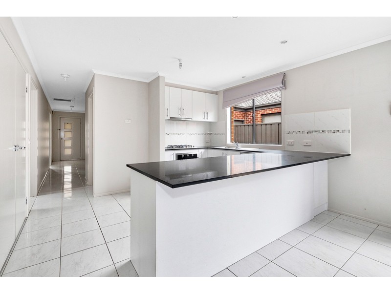 37 Barossa Drive, Clyde North VIC 3978