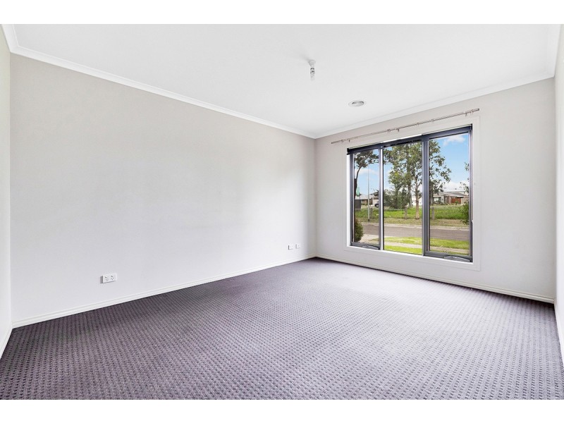 37 Barossa Drive, Clyde North VIC 3978