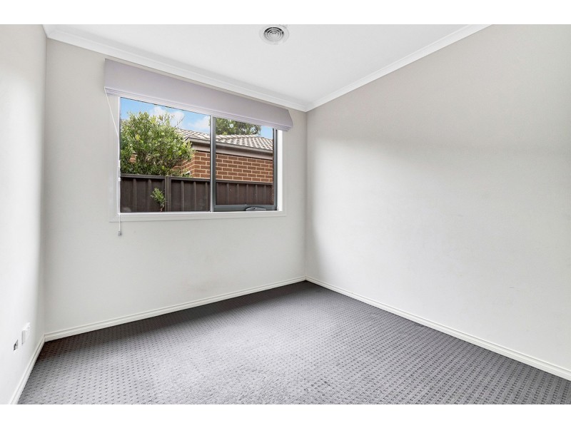 37 Barossa Drive, Clyde North VIC 3978