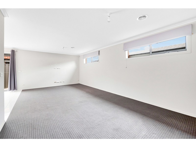 37 Barossa Drive, Clyde North VIC 3978