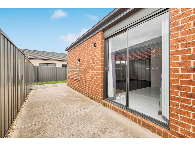 37 Barossa Drive, Clyde North VIC 3978