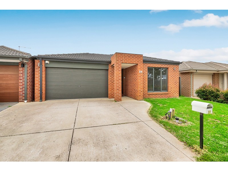 37 Barossa Drive, Clyde North VIC 3978