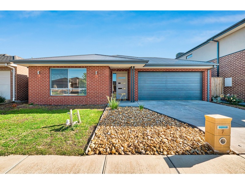 7 Goodison Road, Clyde North VIC 3978