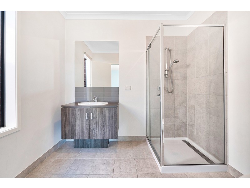 7 Goodison Road, Clyde North VIC 3978