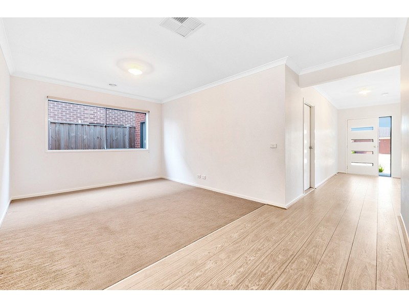 7 Goodison Road, Clyde North VIC 3978