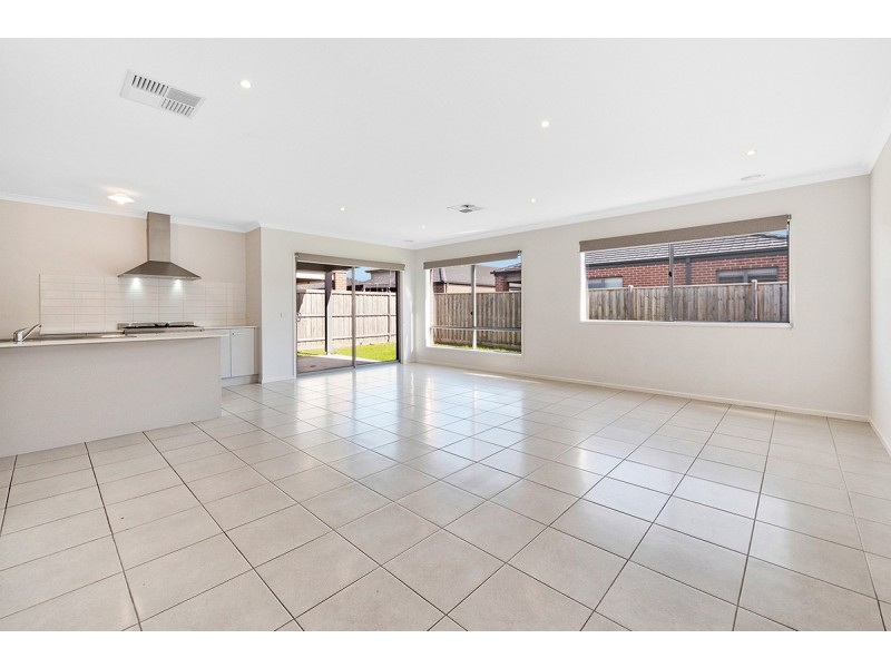 7 Goodison Road, Clyde North VIC 3978