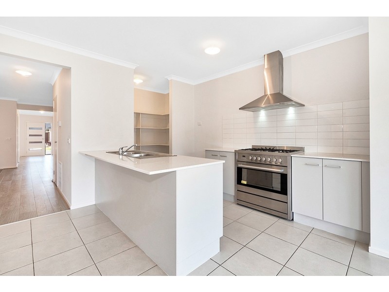 7 Goodison Road, Clyde North VIC 3978