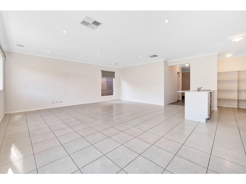 7 Goodison Road, Clyde North VIC 3978