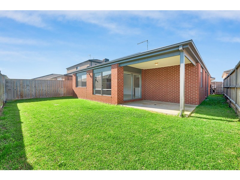 7 Goodison Road, Clyde North VIC 3978