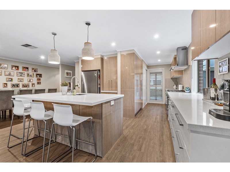 9 Candle Bark Court, Pakenham VIC 3810