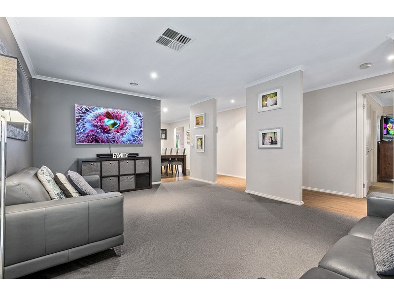 9 Candle Bark Court, Pakenham VIC 3810