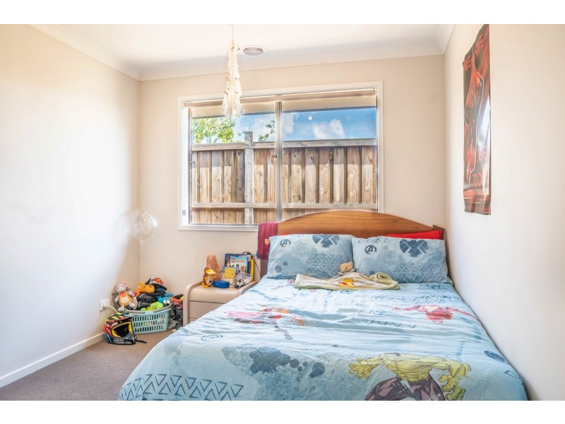 2 Mena Pl, Clyde VIC 3978