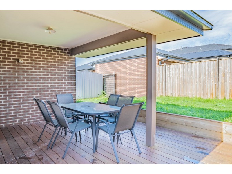 2 Mena Pl, Clyde VIC 3978