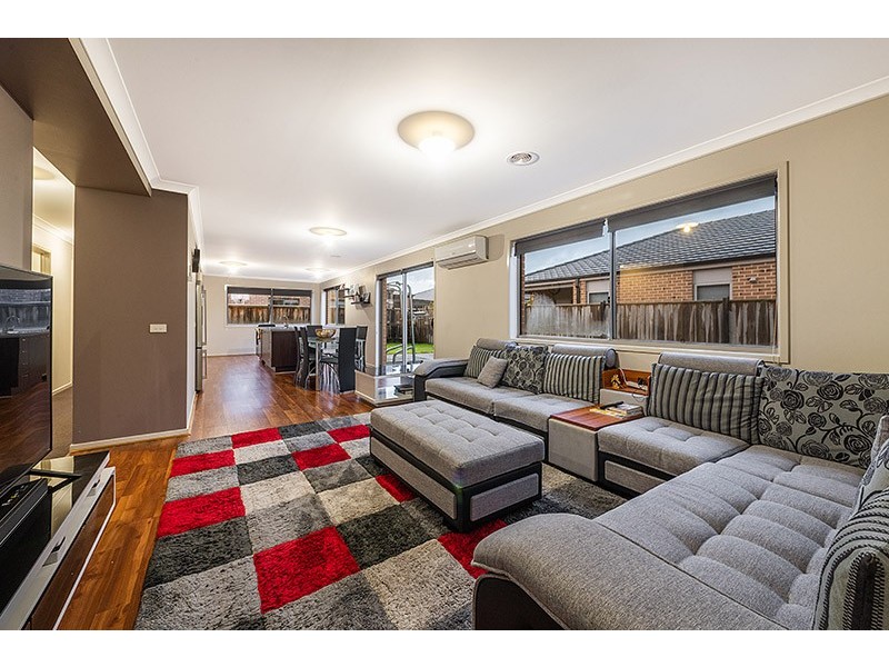 28 Prescott Drive, Cranbourne North VIC 3977