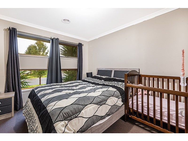 28 Prescott Drive, Cranbourne North VIC 3977