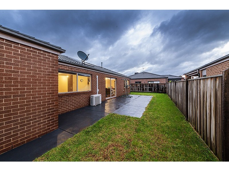 28 Prescott Drive, Cranbourne North VIC 3977