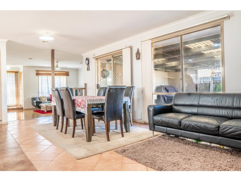 36 Bates Street, Cranbourne West VIC 3977