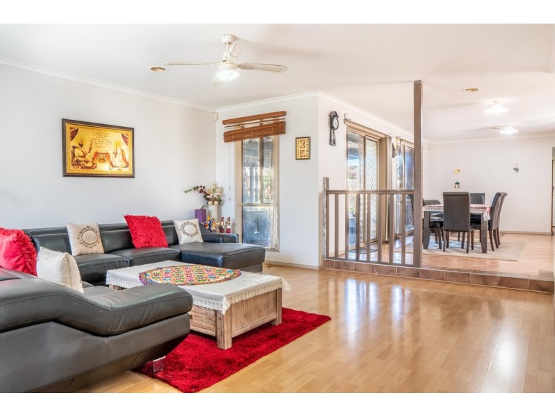 36 Bates Street, Cranbourne West VIC 3977