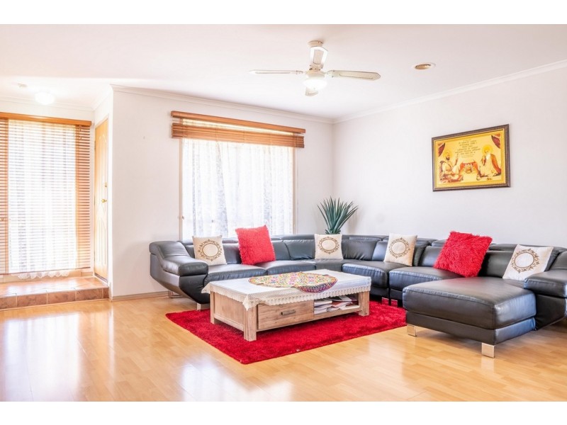36 Bates Street, Cranbourne West VIC 3977