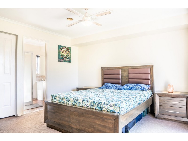 36 Bates Street, Cranbourne West VIC 3977