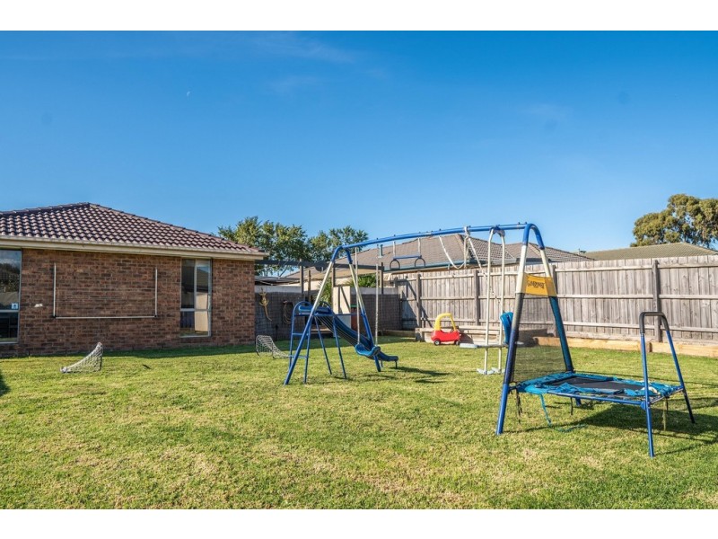 36 Bates Street, Cranbourne West VIC 3977