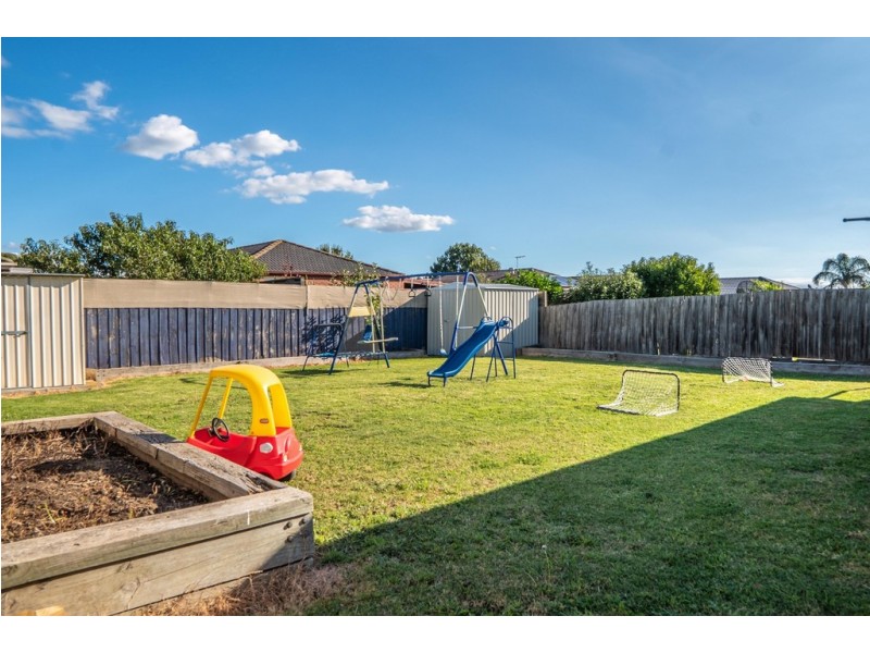 36 Bates Street, Cranbourne West VIC 3977