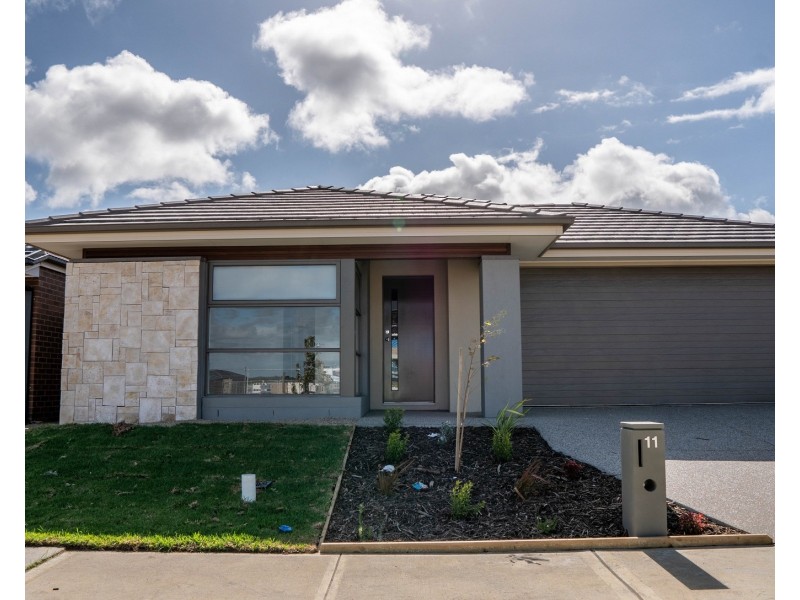 11 Outfield Road, Clyde North VIC 3978