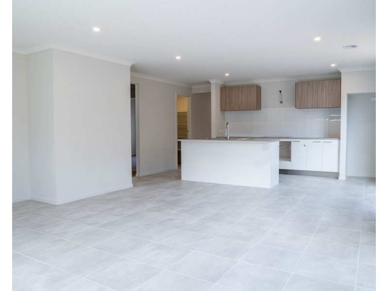 11 Outfield Road, Clyde North VIC 3978