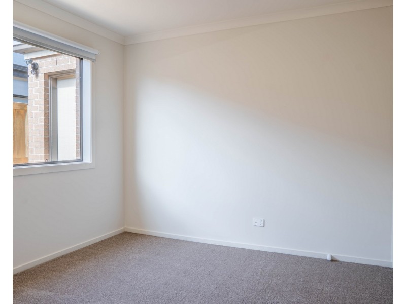 11 Outfield Road, Clyde North VIC 3978