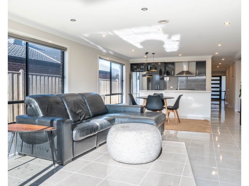 11 Outfield Road, Clyde North VIC 3978