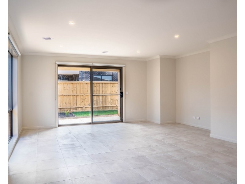 11 Outfield Road, Clyde North VIC 3978