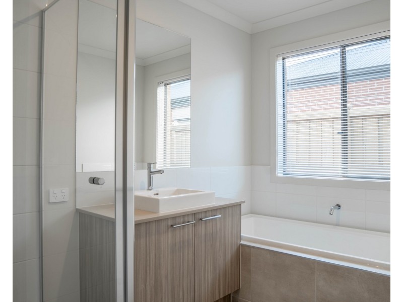 11 Outfield Road, Clyde North VIC 3978