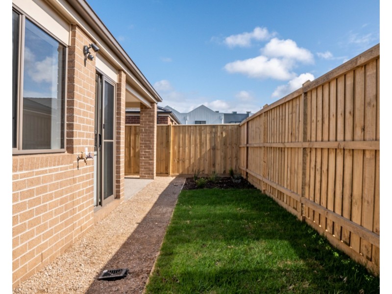 11 Outfield Road, Clyde North VIC 3978