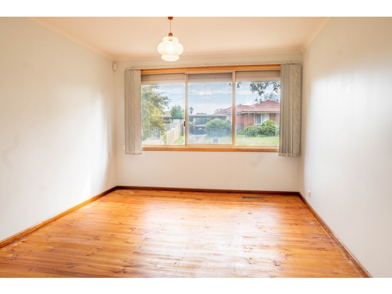 10 Hawdon Dr, Cranbourne VIC 3977