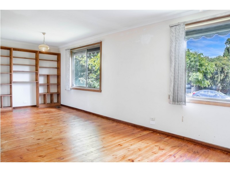 10 Hawdon Dr, Cranbourne VIC 3977