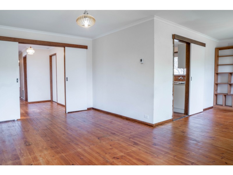 10 Hawdon Dr, Cranbourne VIC 3977