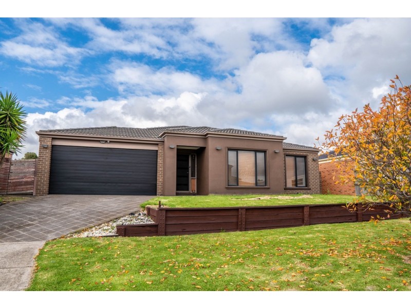 6 Derby Ct, Cranbourne North VIC 3977