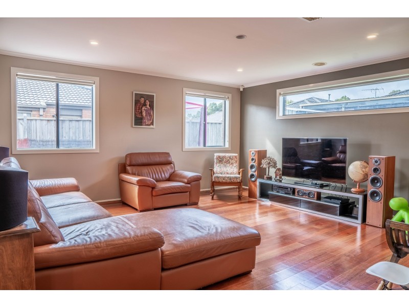 6 Derby Ct, Cranbourne North VIC 3977