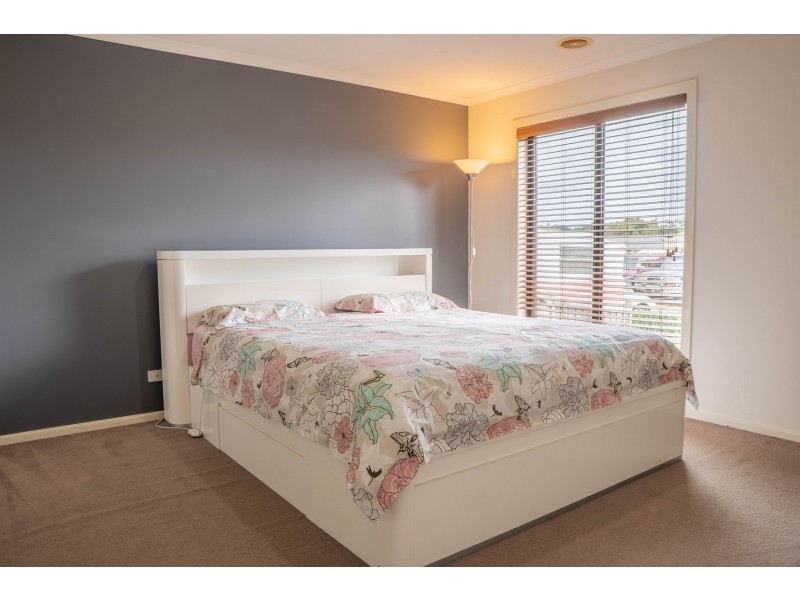 6 Derby Ct, Cranbourne North VIC 3977