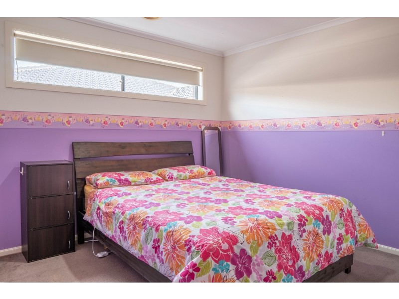 6 Derby Ct, Cranbourne North VIC 3977