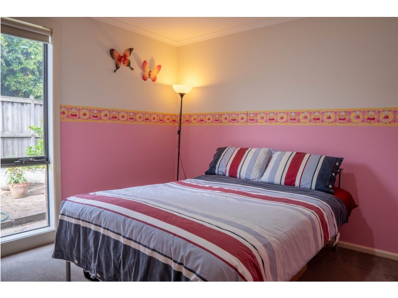 6 Derby Ct, Cranbourne North VIC 3977