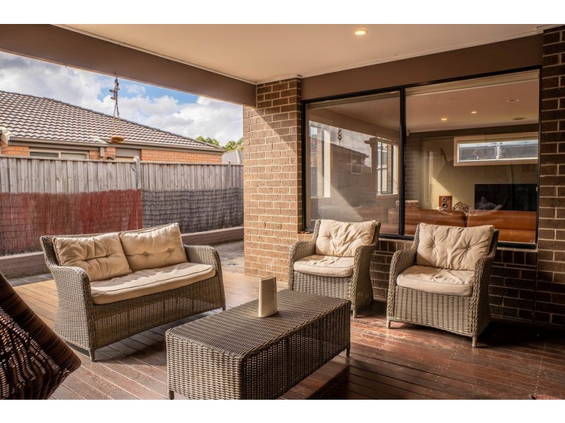 6 Derby Ct, Cranbourne North VIC 3977