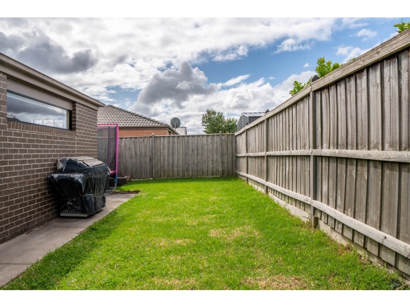 6 Derby Ct, Cranbourne North VIC 3977