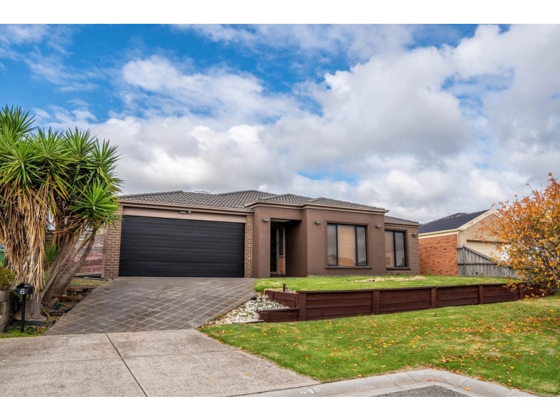 6 Derby Ct, Cranbourne North VIC 3977