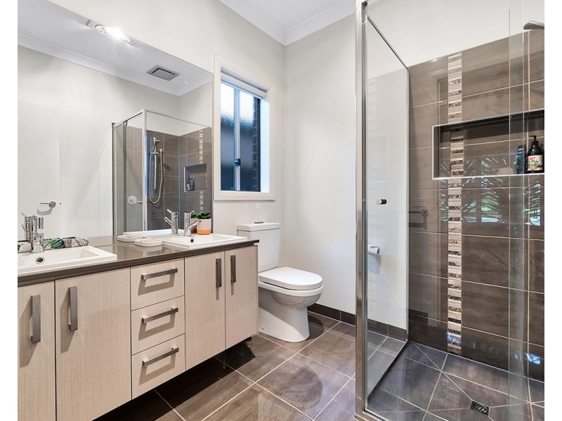 61 Burford Way, Cranbourne North VIC 3977