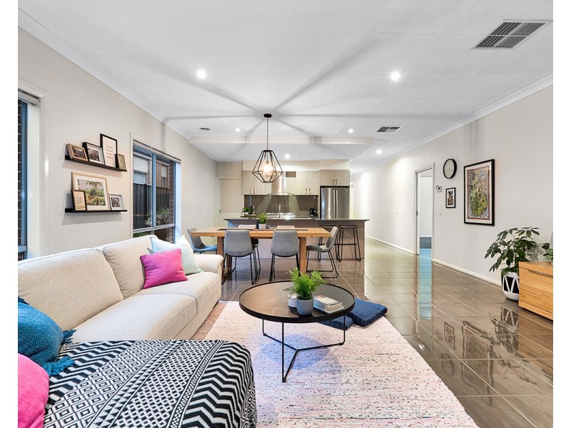 61 Burford Way, Cranbourne North VIC 3977