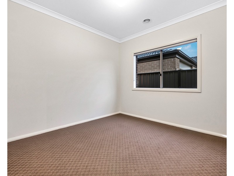 61 Burford Way, Cranbourne North VIC 3977