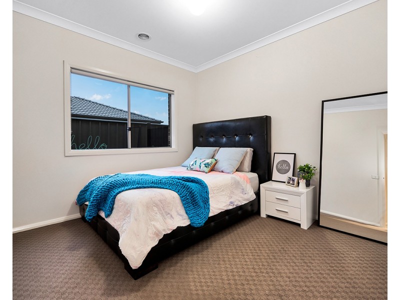 61 Burford Way, Cranbourne North VIC 3977