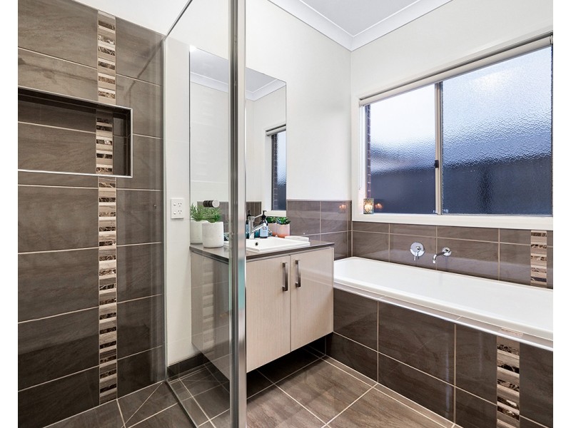 61 Burford Way, Cranbourne North VIC 3977