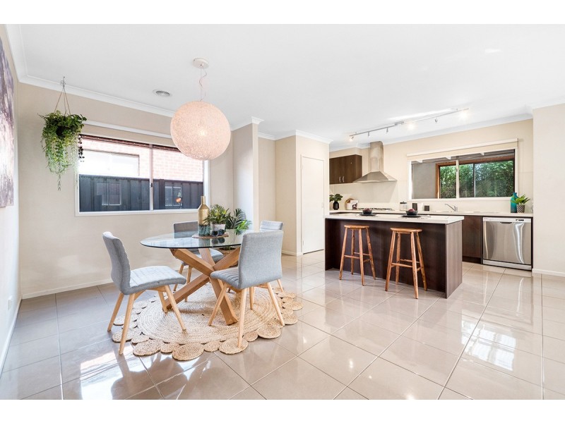 8 Lusitano Way, Clyde North VIC 3978